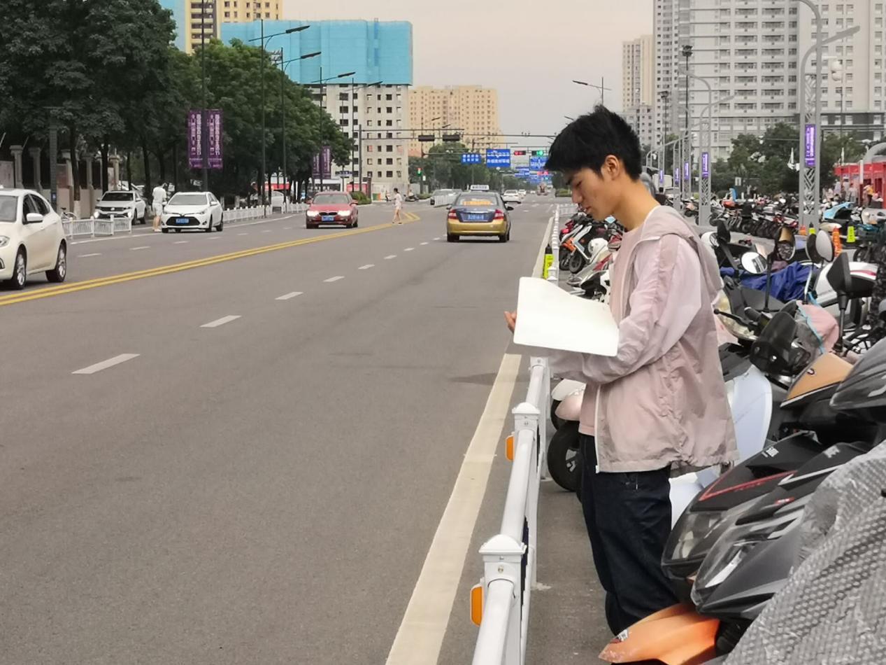 点击图片翻到下一页>> 察事故之因 宣安全之行